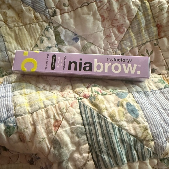 ToyFactory Niabrow Niacinamide Serum Brow Gel – Clear Vegan & Cruelty-Free 10ml - Picture 2 of 5